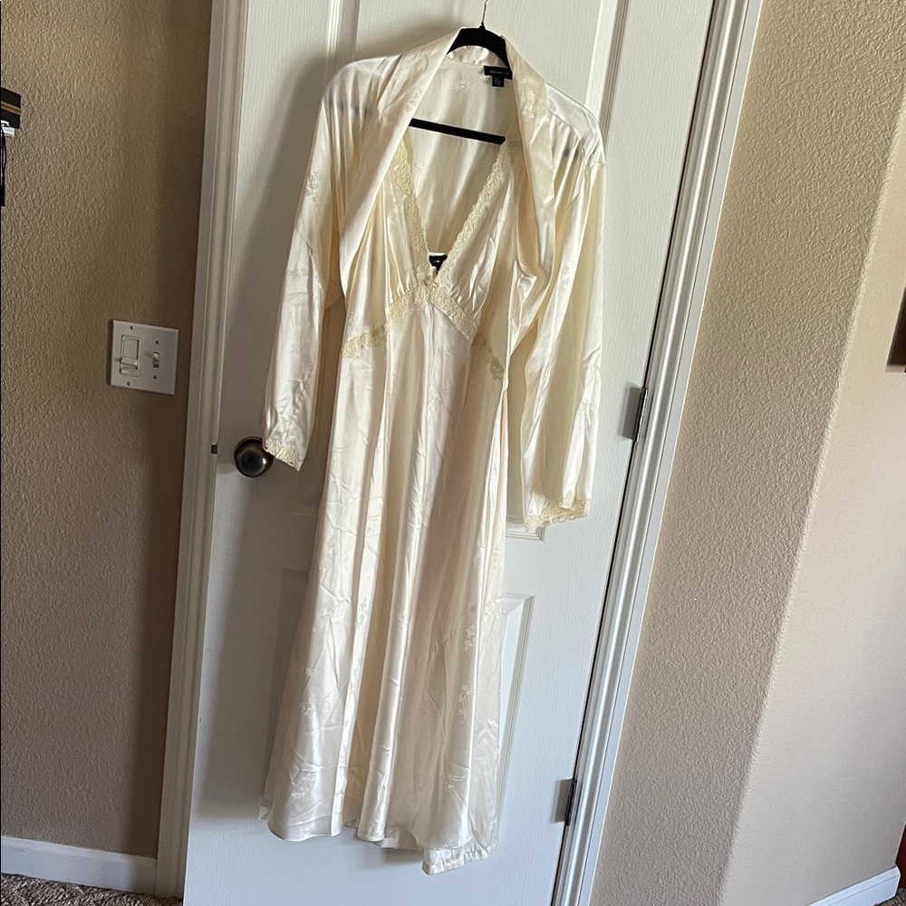 Elegant Cream Women's Nightgown